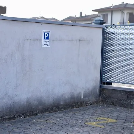 Como's Hill Apartman Lipomo